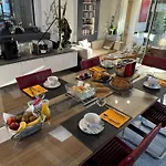 Alojamento de Acomodação e Pequeno-almoço Domus 26 Occidens Duo Montaigu-Vendee